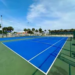 Pelican Walk 401