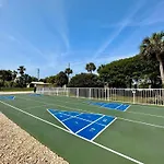 Pelican Walk 401